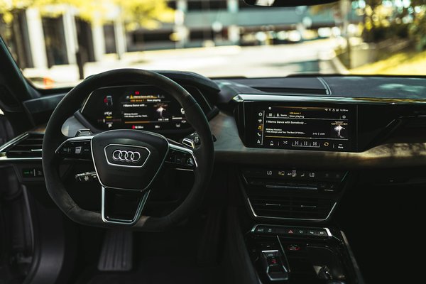 Braune kraftpapier tüten: funktionalität trifft auf stil